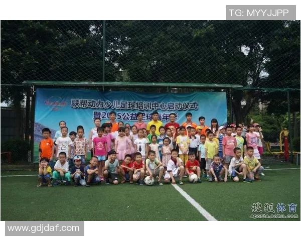 足球明星绝技全解析足球场上的传奇瞬间与技巧展示